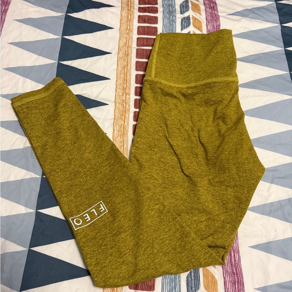 Fleo Women’s Medium 25” El Toro Leggings